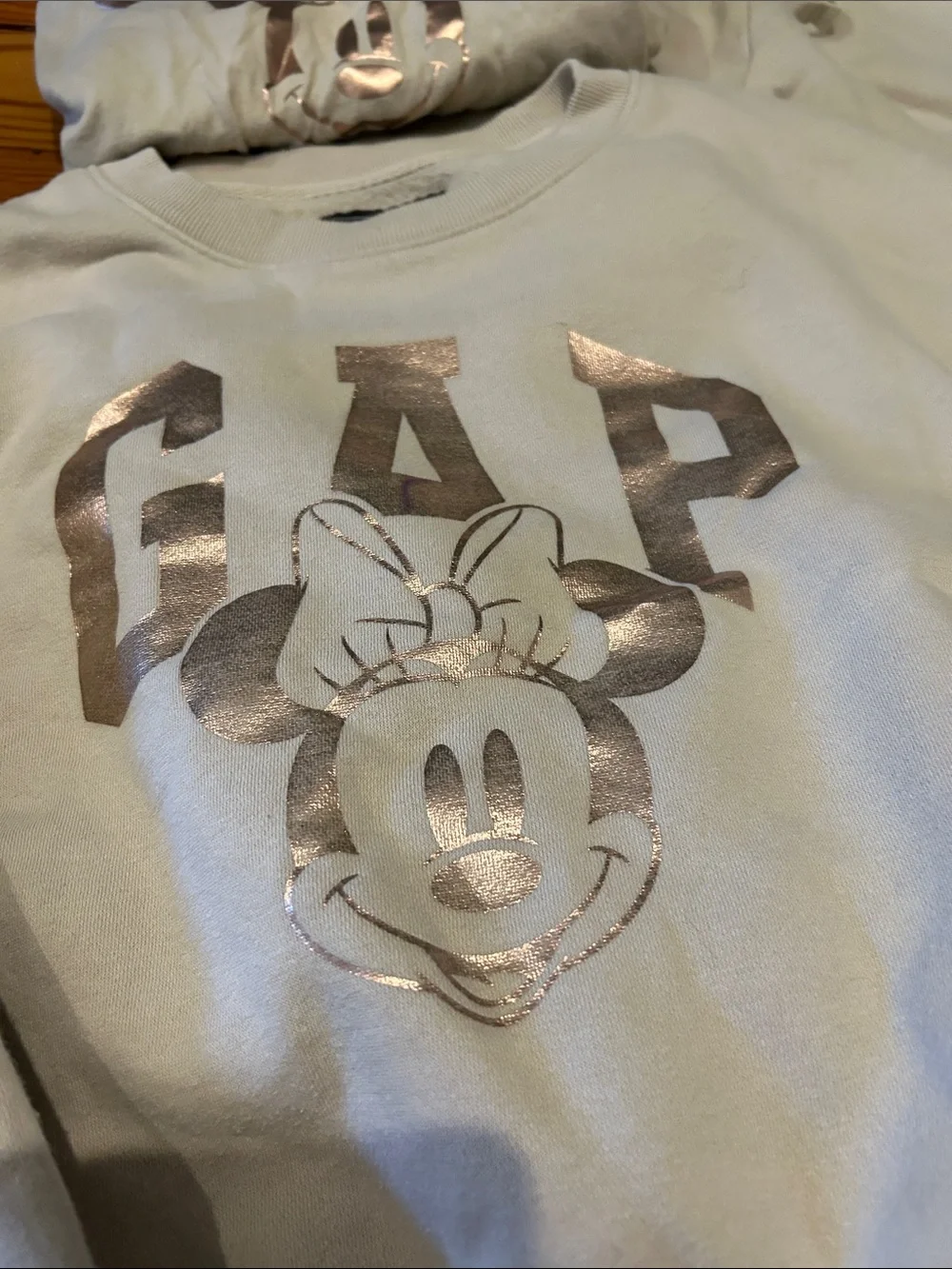 GAP Kids Minnie 3-ie e Metallic Logo Sweatshirt, Tee, & Joggers - Cream